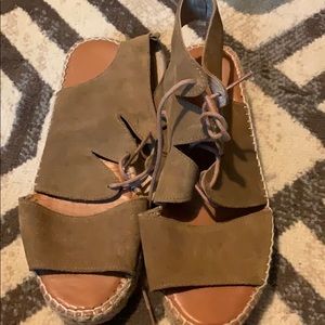 Platform sandals